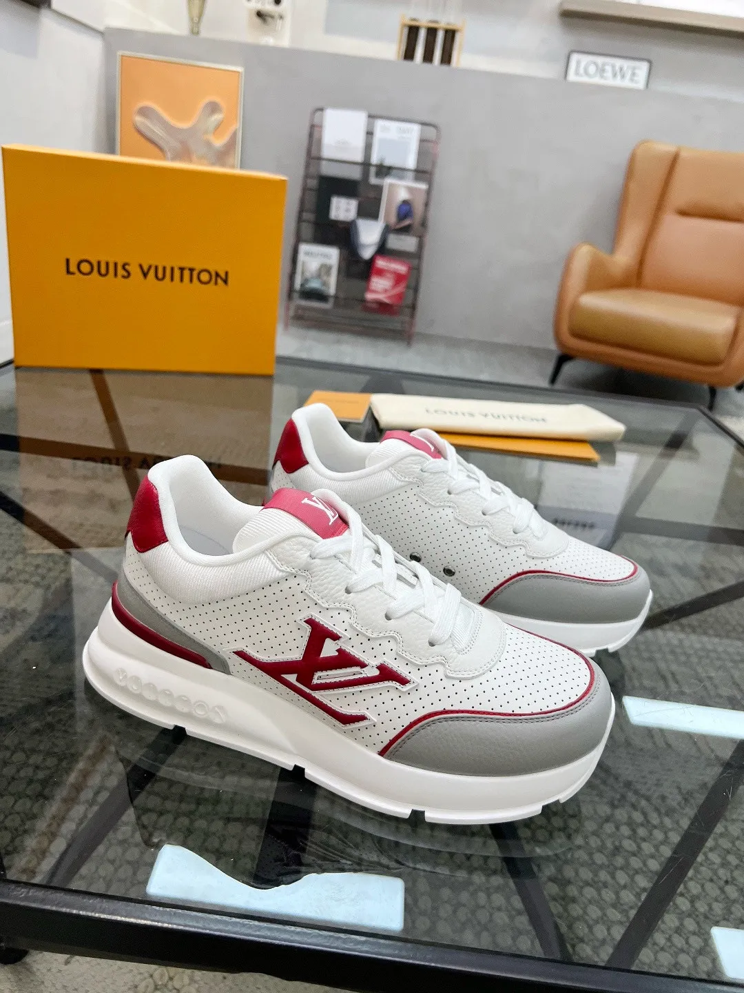 Factory price: 460💰Lv🔍Top purchasing agent🇮🇹 Road The most popular sports shoes for street men are available at the same counter. The uppers are imported cowhide fabrics from Italy, high-quality spliced colorful and complex handicrafts, imported comfortable mesh linings, soles: original soles specially provided by the original factory, T men's men's shoes 💰U foam exclusive movable molded soles are super comfortable, original factory and single goods, 🔍🔍high quality, you can enter and exit the counter at will, welcome to compare, code number 38-44, (45 customized)
